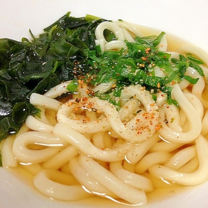 夜食にもok 基本の基本 わかめうどん レシピ 作り方 By ドラざえもん009 楽天レシピ